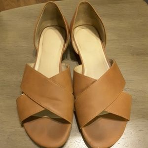 Naturalizer tan sandals in fair condition